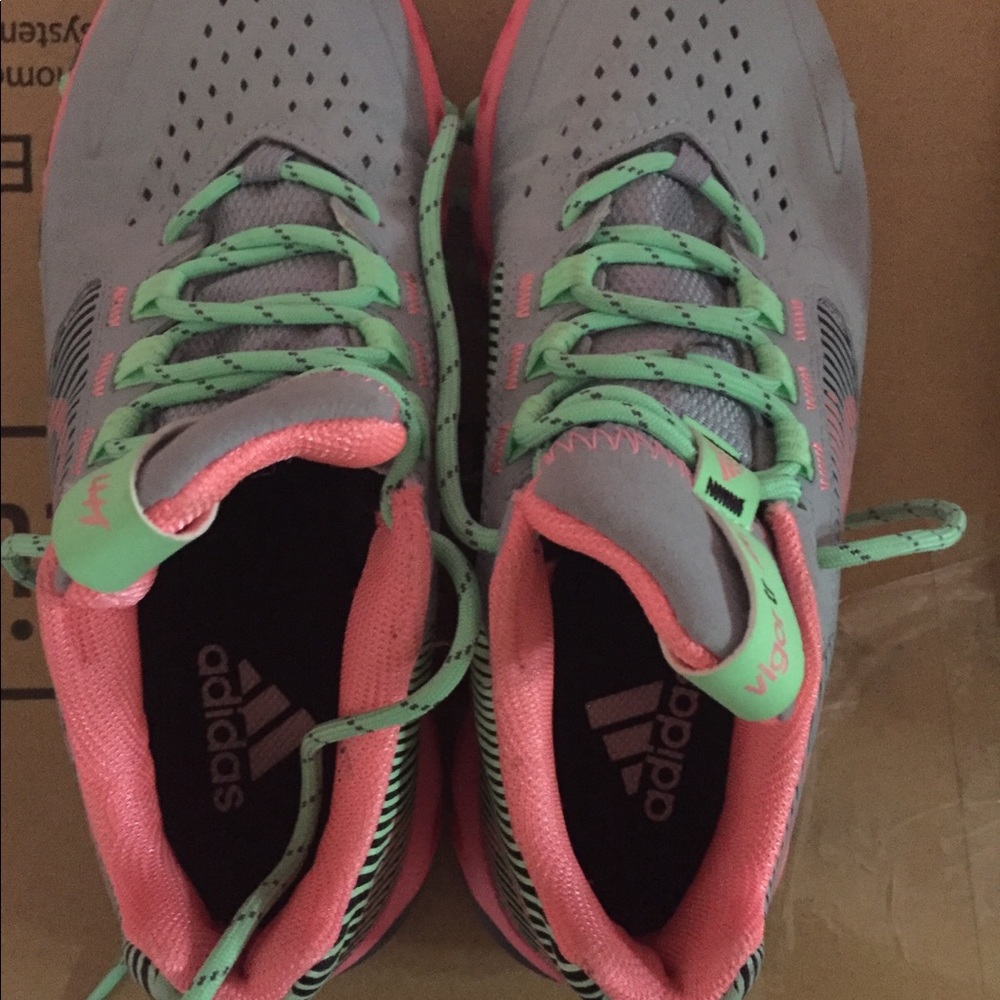 Woman’s Addis Sneakers